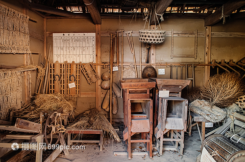 201年月日ChibaJpn旧的木制厨房用农具在古村edo镇BsnMura露天航空博物馆的旧edo房屋里